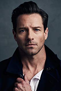 How tall is Ian Bohen?